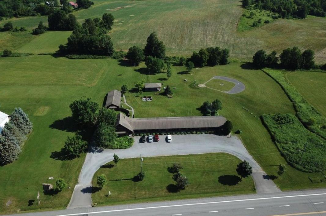 The Meadowlark Inn East Springfield Bagian luar foto